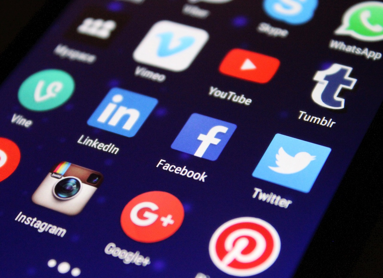 Wie man Facebook-Carousel-Anzeigen nutzt, um Aufmerksamkeit zu erregen und Nutzer zu konvertieren
