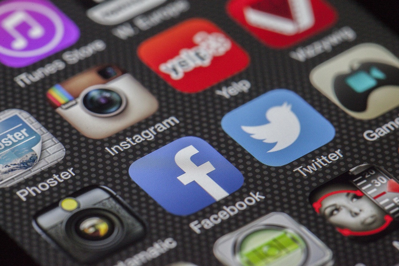 Strategies for Dominating Social Media Algorithms This Year